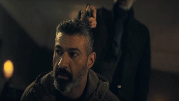 لمس اكتاف
