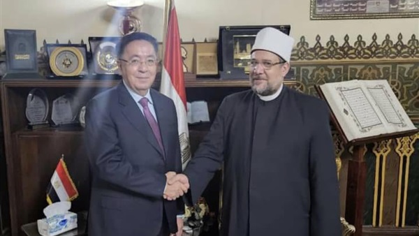 وزير الأوقاف وسفير