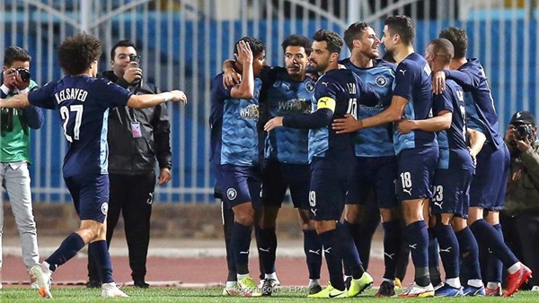 بيراميدز يُعلن قائمة