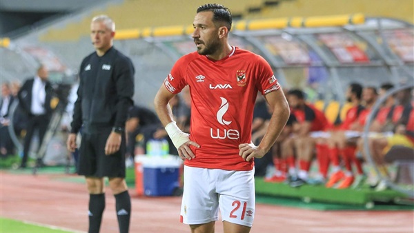 علي معلول لاعب الأهلي