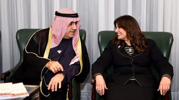 وزيرة الهجرة تشارك