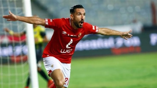 علي معلول لاعب الأهلي