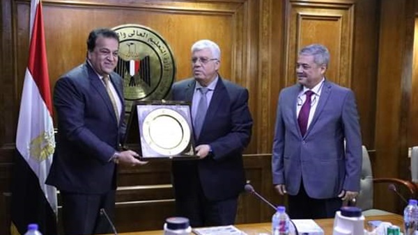 تكريم وزير الصحة