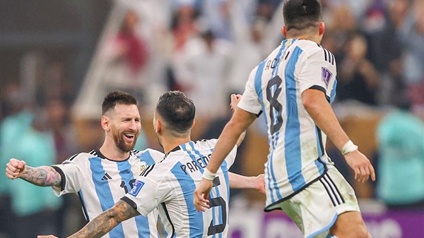 ميسي يتوج بكأس العالم