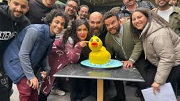 أسرة فيلم البطة الصفرا