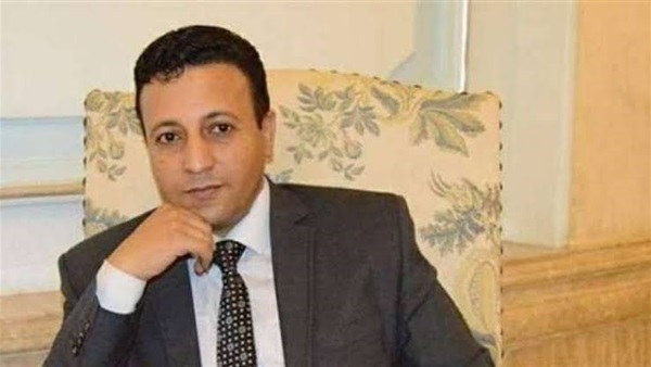 الكاتب الصحفي وليد