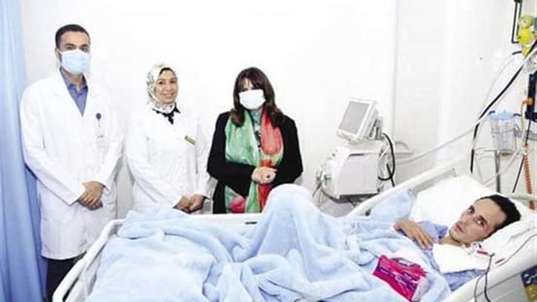 وزيرة الهجرة تتابع