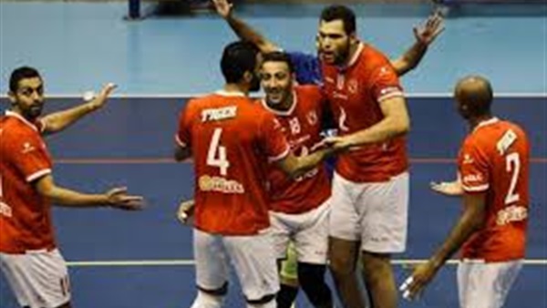 الأهلي يعبر لربع