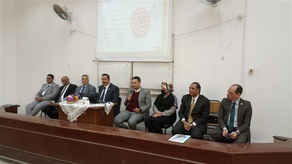الملتقى العلمي بجامعة
