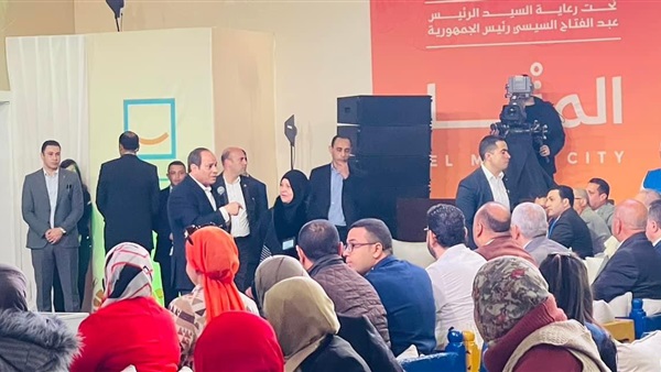 الرئيس السيسي يتناول