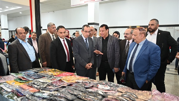 افتتاح معرض ملابس