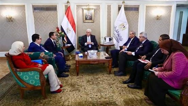 وزير التعليم يستعرض