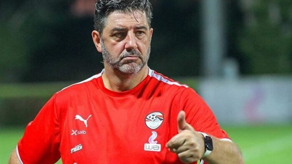 فيتوريا يحدد قائمة