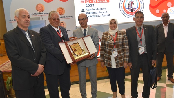 رئيس جامعة أسيوط