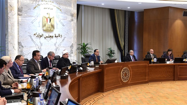 رئيس الوزراء يشيد