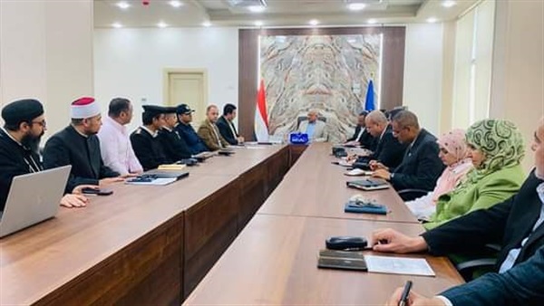 اجتماع محافظ السويس