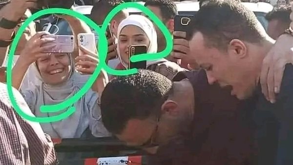 صورة البنتين