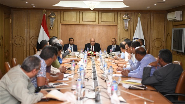 محافظ قنا