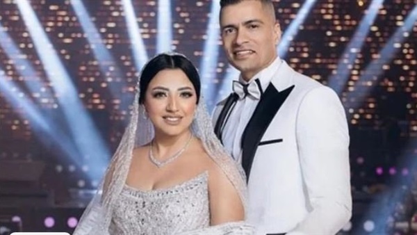 حسن شاكوش وزوجته