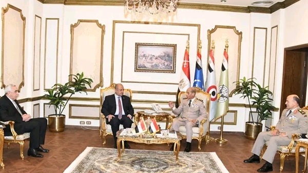 وزير الدفاع ونظيره