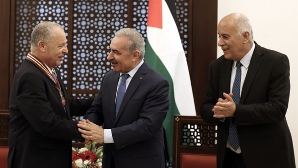 تكريم أبو ريدة