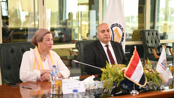 وزيرة البيئة ومحافظ