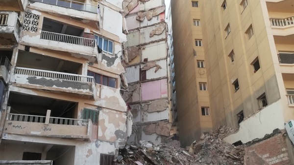 انهيار عقار بالإسكندرية