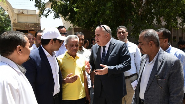 محافظ قنا