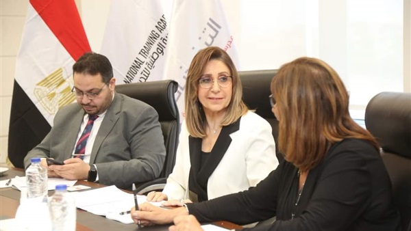 وزيرة الثقافة