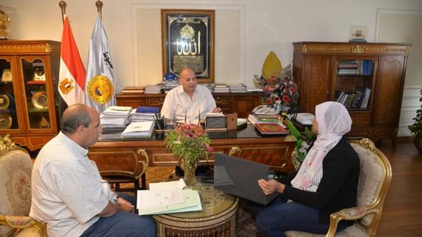 اجتماع محافظ أسيوط