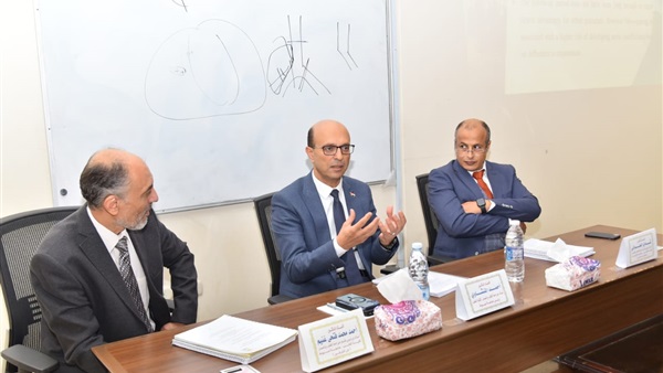 صورة من مناقشة الرسالة