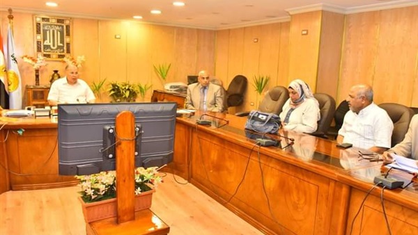 اجتماع محافظ أسيوط