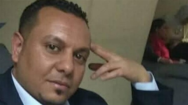 الكاتب الصحفي مصطفى