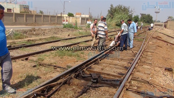 لحظة إصلاح خط «طنطا-