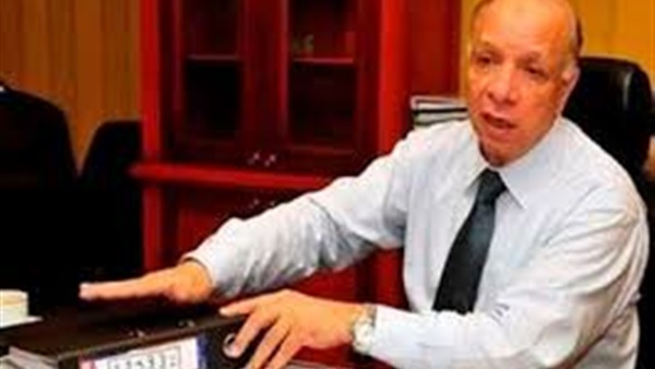 محافظ القاهرة عاطف