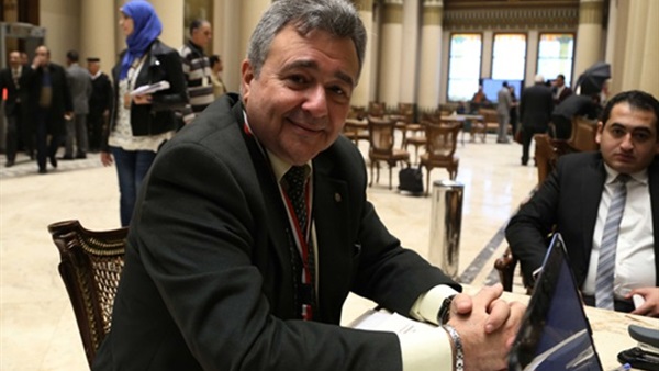 عمرو صدقى عضو لجنة