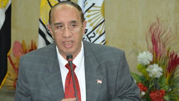 الدكتور أحمد عبده