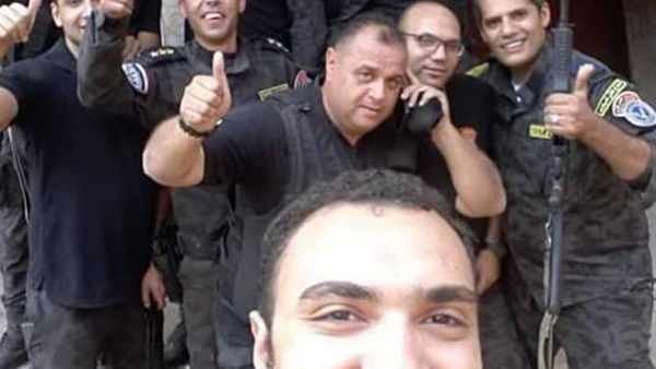 ضباط الشرقية يلتقطون