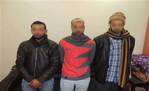 ضبط 3 أشخاص لإرغامهم