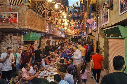 إفطار جماعي في عزبة