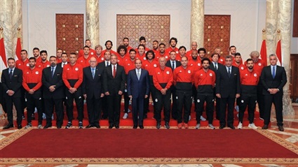 السيسي وبعثة المنتخب