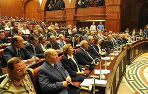 المرأة تشارك في لجنة