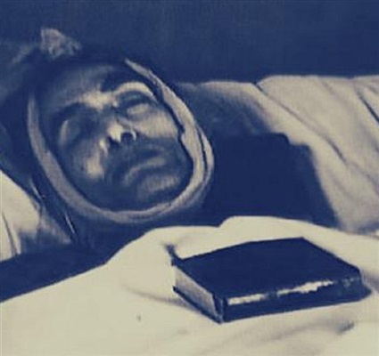 محمد فوزي قبل دفنه