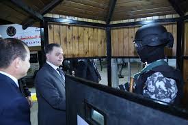 وزير الداخلية يشيد