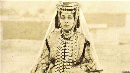 زي يشبه العالية حمزة