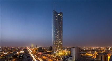 بلد الهلال وبها أكبر