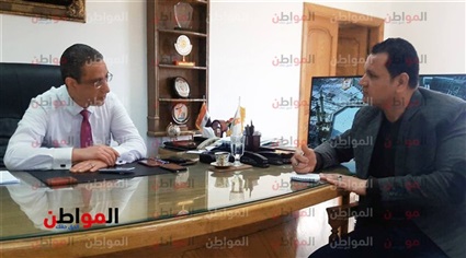 محافظ سوهاج مع محرر