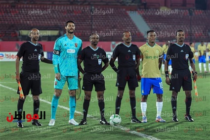 الأهلي ينهي الشوط