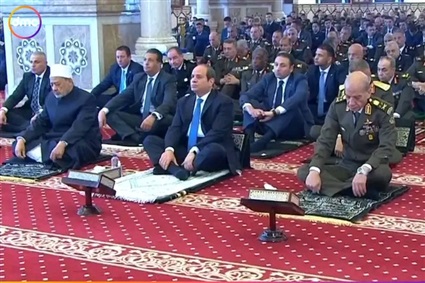 صور.. السيسي يؤدي