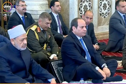 صور.. السيسي يؤدي